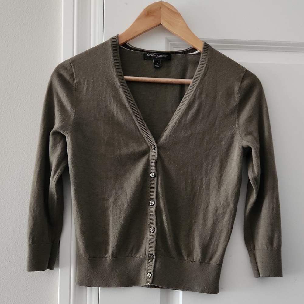 Banana Republic Factory Vneck Button Down Cardigan  Size Small
